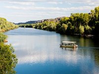 På et cruise på East Alligator River kommer du til at opleve masser af wildlife og lære, hvordan de lokale aboriginer jager