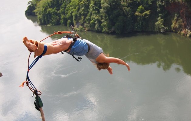 Bungy Jumping over Nilen i Uganda