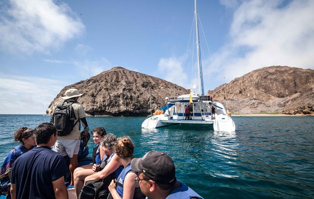 Nemo I er en katamaran med plads til 14 passagerer fordelt i syv kahytter. Med Nemo I får du en unik sejloplevelse ved Galapagos-øerne