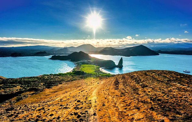 Udsigten fra toppen af Bartolome Island på Galapagos