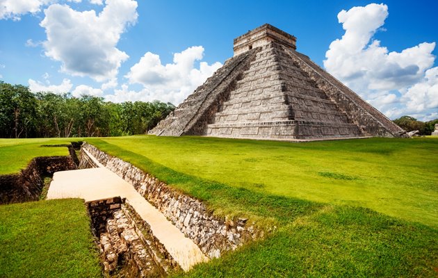 Den imponerende og velbevarede mayaruin, Chichen Itza