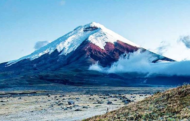 På din lodge i Cotopaxi bor du med udsigt til vulkaner og vilde heste. Her er rig mulighed for at vandre, ride, cykle, tage på det lokale markede eller nyde en god bog ved pejsen