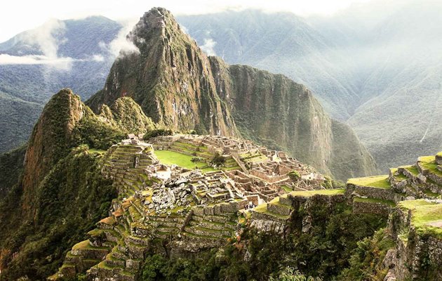 Machu Picchu blev opgivet af inkaerne af ukendte årsager og glemt indtil 1911, hvor det blev genopdaget af Hiram Bingham