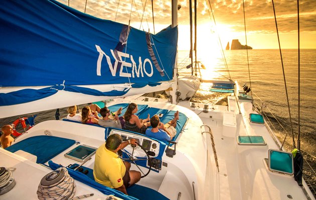 Nemo I er en katamaran med plads til 14 passagerer fordelt i syv kahytter. Med Nemo I får du en unik sejloplevelse ved Galapagos-øerne