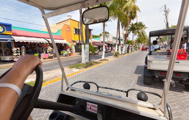 Lej en golfbil og oplev Isla Mujeres på egen hånd