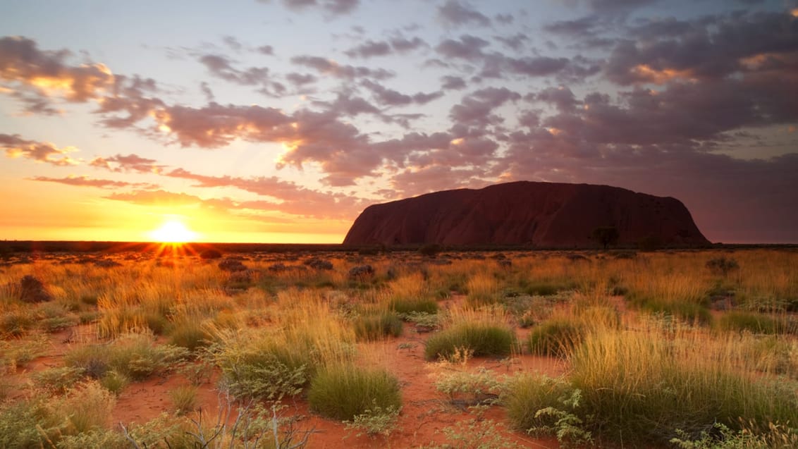 Solnedgång över Uluru och Kata Tjuta