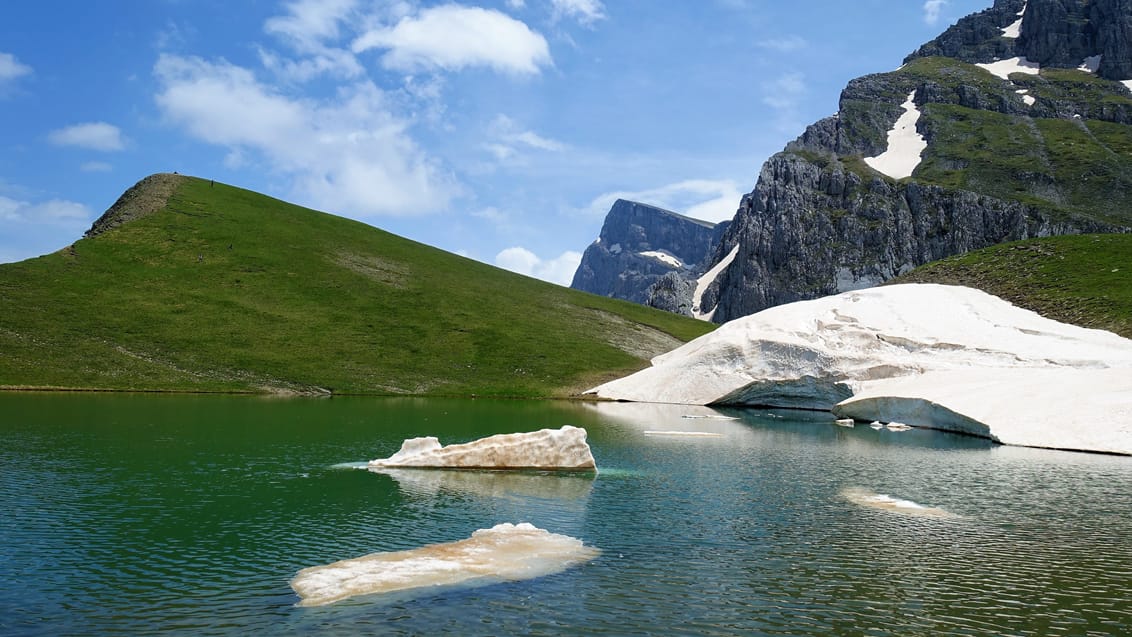 Vandring mellan byar och bergstoppar