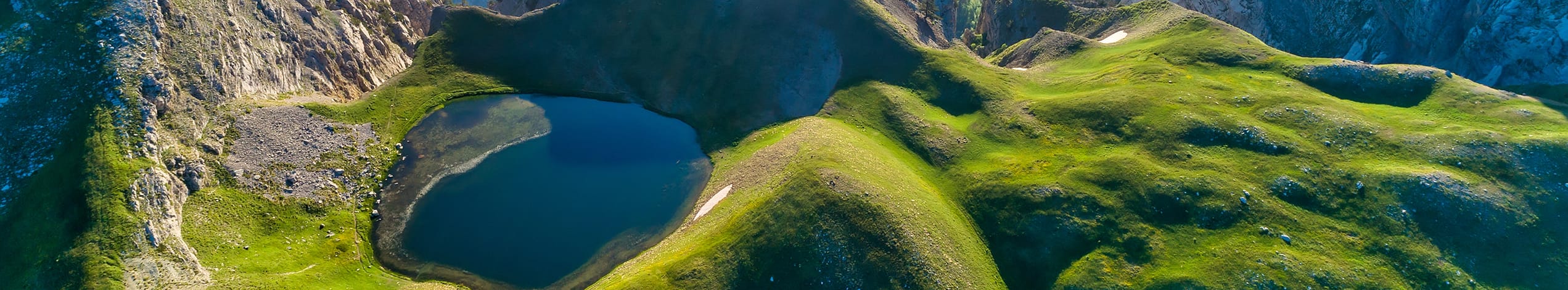 Vandring mellan byar och bergstoppar