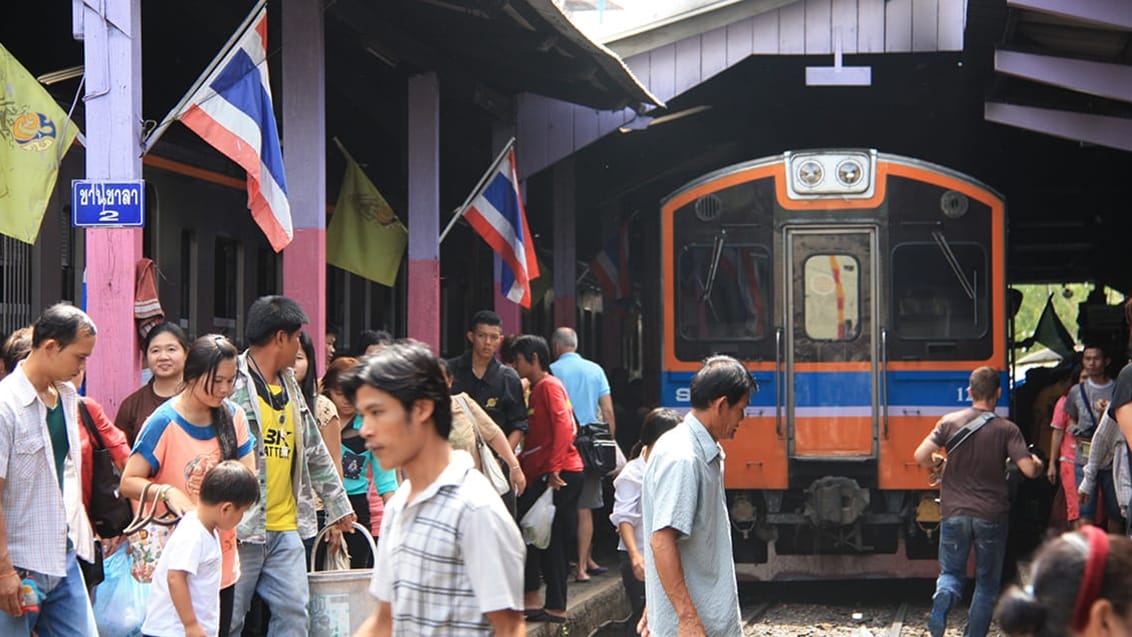 Mahachai Trainspotting, Bangkok, Thailand