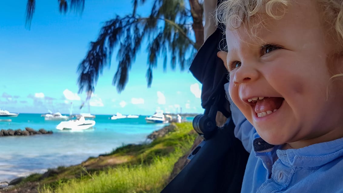 Glad liten kille på Mauritius